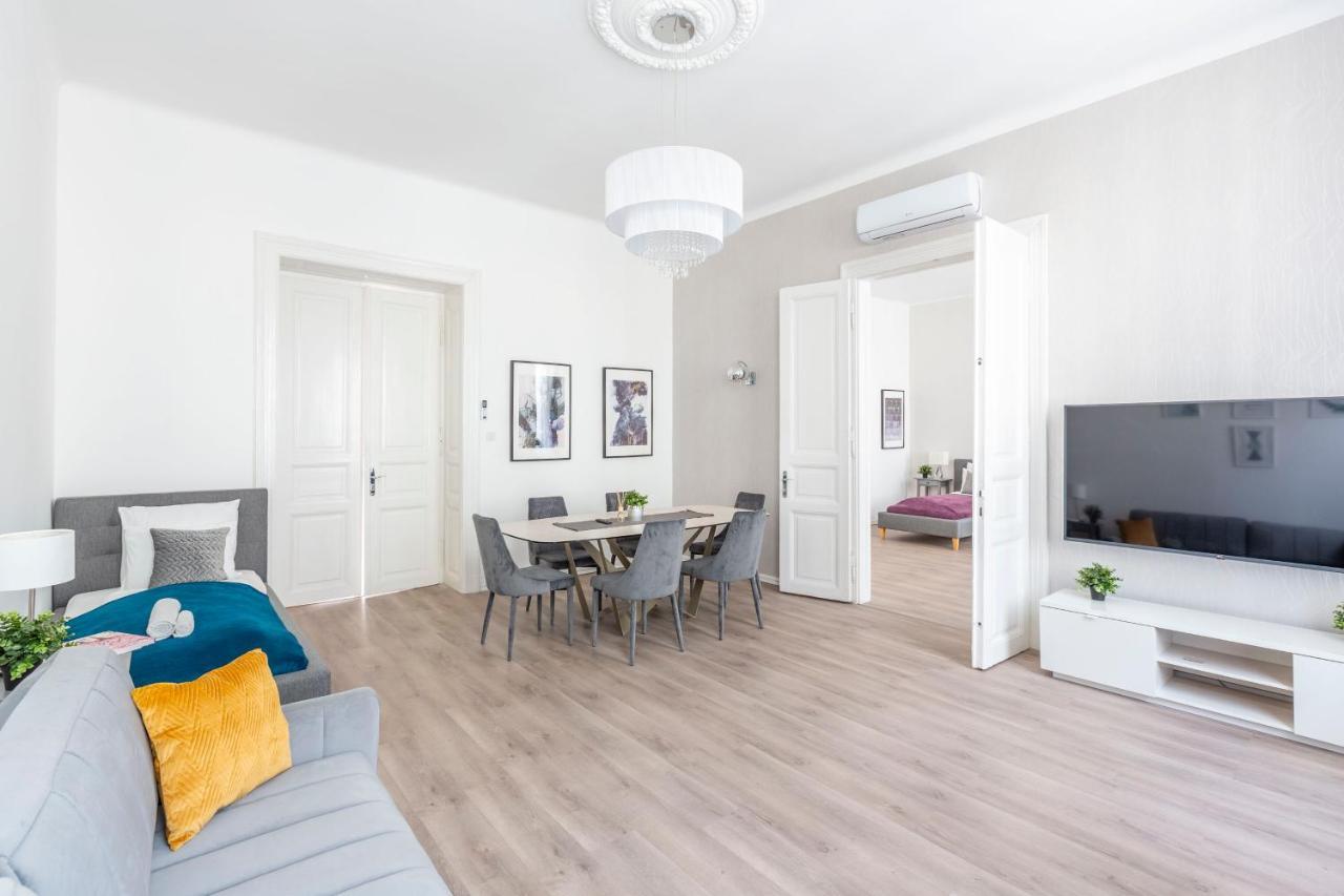 Exclusive Downtown Apartment In The Heart Of Budapest Exterior photo