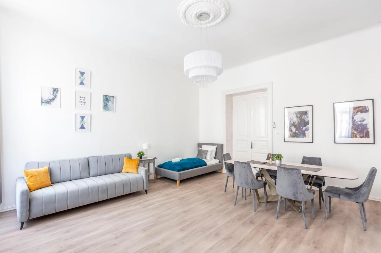 Exclusive Downtown Apartment In The Heart Of Budapest Exterior photo